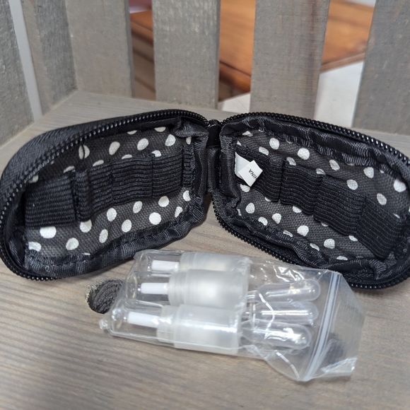 Essential Oil Key Chain with Jars and Dropper - Picture 2 of 2